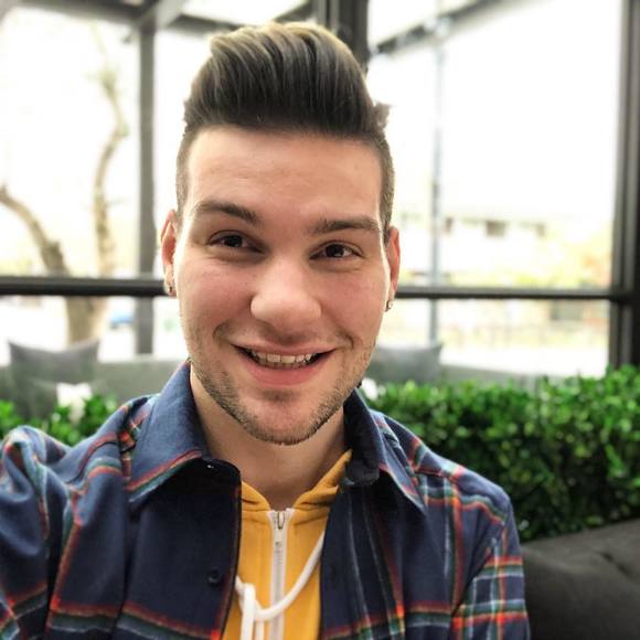 Meet your Posher, Kyle - Picture 5 of 6